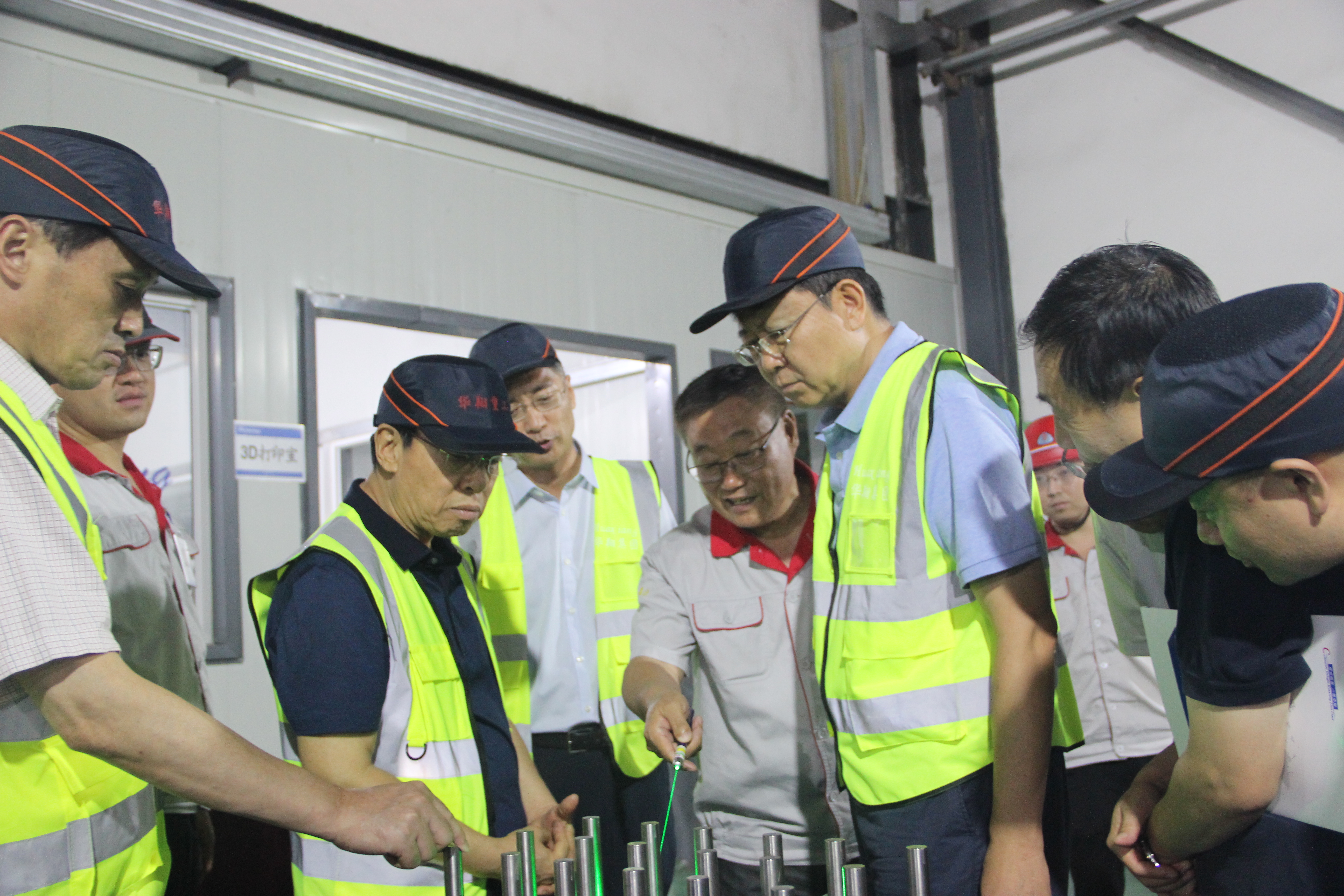 山西省人民政府原副省長(zhǎng)、中國(guó)生產(chǎn)力學(xué)會(huì)會(huì)長(zhǎng)、山西省資源型經(jīng)濟(jì)轉(zhuǎn)型促進(jìn)會(huì)總顧問(wèn)牛仁亮一行蒞臨我司調(diào)研
