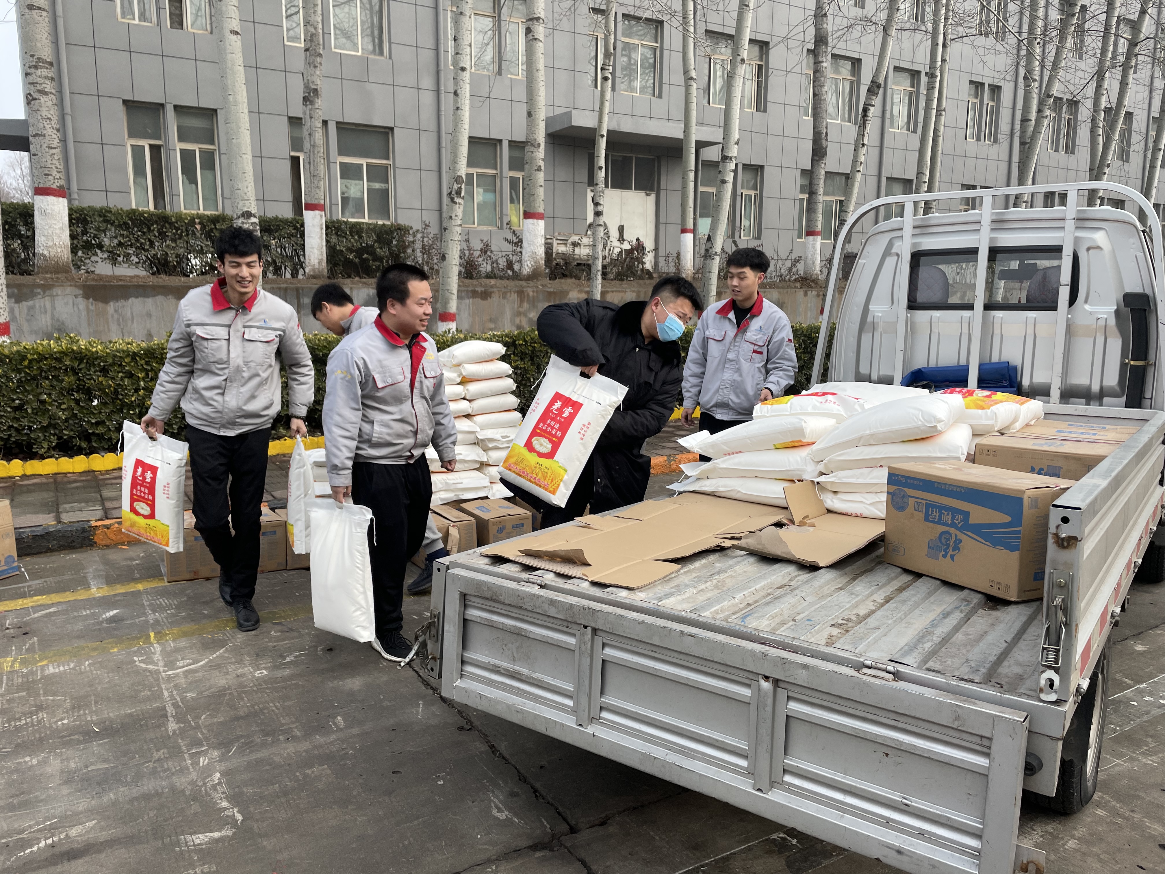 心系員工、溫暖新春——集團為全體職工發(fā)放春節(jié)福利
